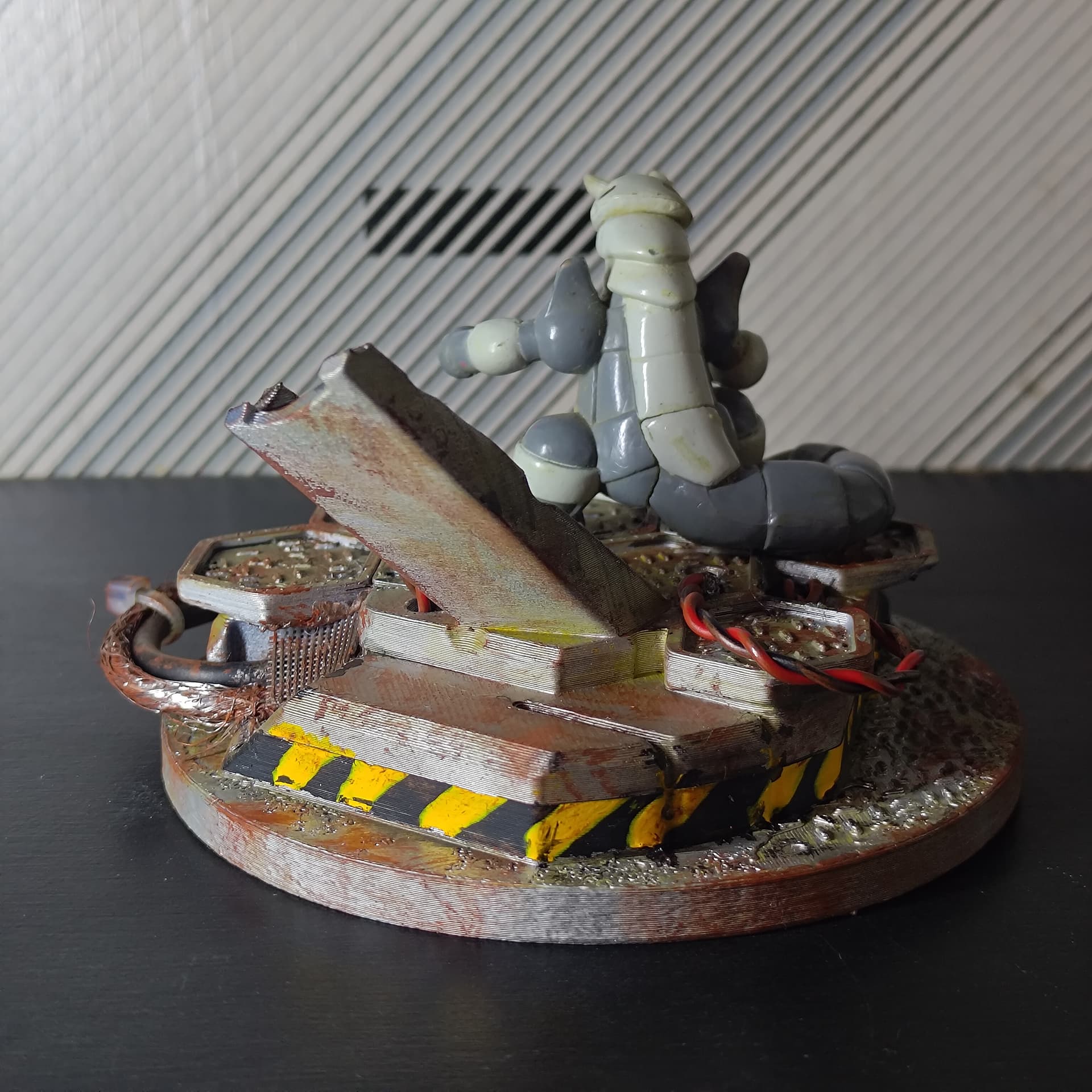 波士可多拉：廢棄工業風鋼筋底座 - Thumbnail